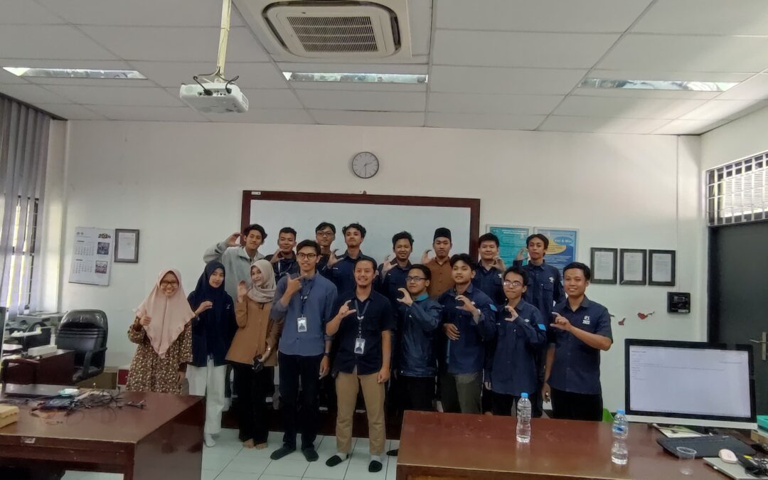 Perkuat Kompetensi, Program Studi Teknik Komputer Gelar Inhouse Training Field Programmable Analog Array (FPAA)